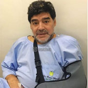 Maradona si  operato alla spalla